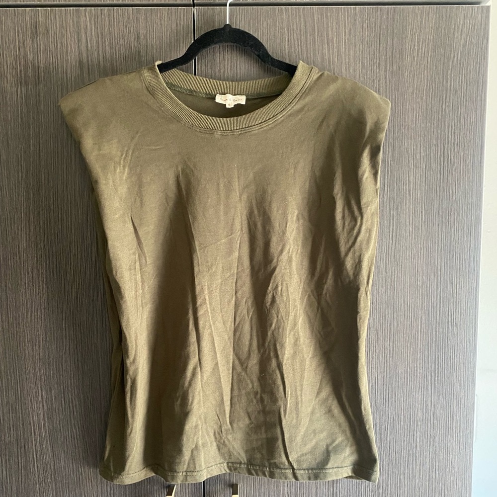 Padded sleeveless tee